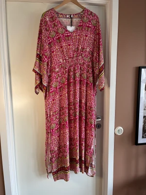 Känning  - Sommarklänning oanvänd rosa multi 