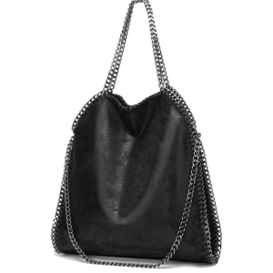 kedje väska - En snygg kedje väska från creme fraiche som är nyköpt för 700 kr men nu säljs för billigare då den inte kommer till användning💘TRYCK INTE PÅ KÖP NU.