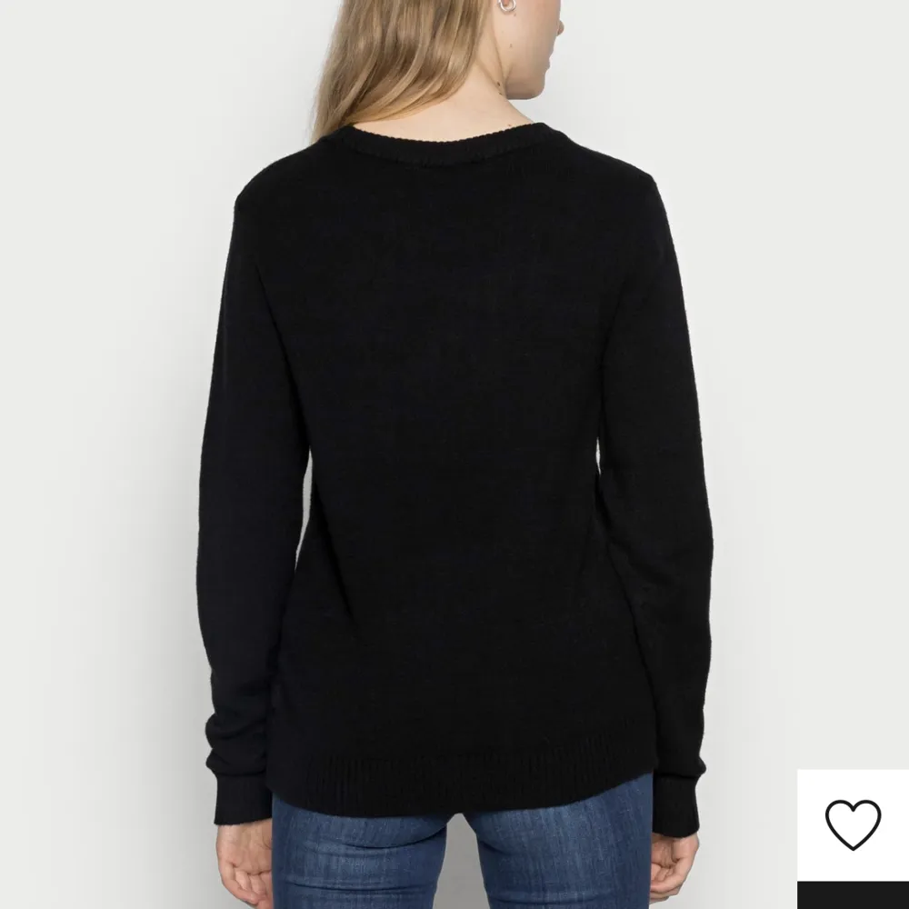 Stivkad tröja från vila i väldigt bra skick. Köpte den i storlek L för att den skulle sitta lite oversized på mig som vanligtvis bär s/m. Tröjor & Koftor.