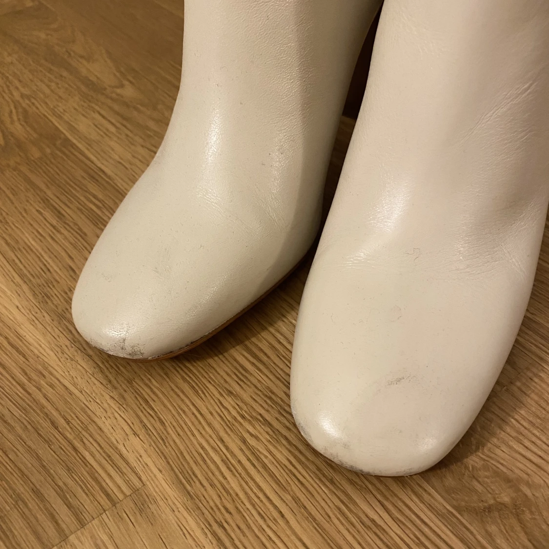 Crémevita höga stövlar - 91