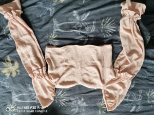 Magtröja  - En riktigt fin/fest tröja typ. Skjort material och storlek 42