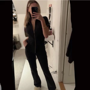 Jeansdresss - Populär jeansdress från mango, storlek M. Använt en gång! Pris kan diskuteras!