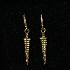 Örhängen - Örhängen ”Eloise”🌸 glittriga knäppen: 95kr + 15kr(frakt) Vanliga knäppen: 89kr + 15kr(frakt) 