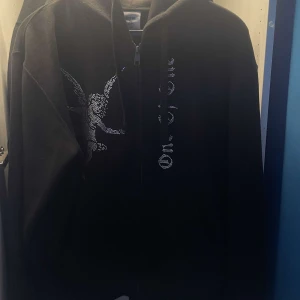 One of one  - Säljer denna kofta i nyskick från märket oneofone, hör av er vid intresse. Nypris: 1500kr