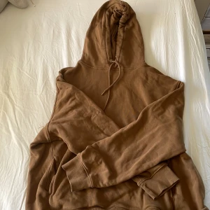 Ljusbrun hoddie - Ljusbrun hoddie utan defekter, endast andvänder fåtal gånger