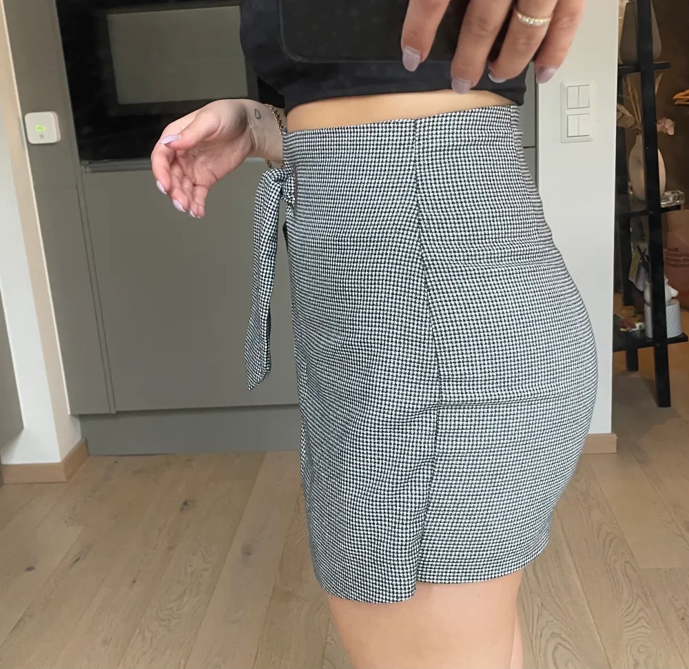 Super snygg short/kjol i storlek S men passar även XS från strandivarius 🥰. Shorts.