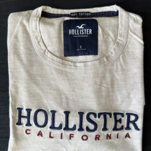 Hollister T-shirt för sommaren. Skönt material och väldigt luftigt.
