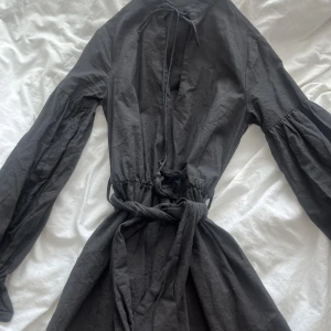 Klänning - Klänning från prettylittlething köpt för 600kr