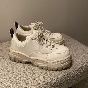 Eytys  - Säljer dessa skit snygga eytys som jag tyvärr inte får användning av! Köparen står för frakten:)