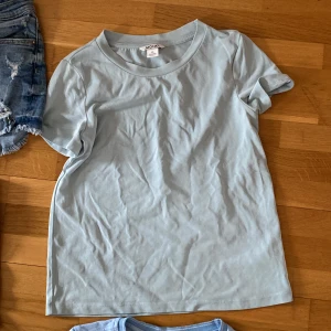T-shirt  - En helt vanlig t-shirt från Monki 