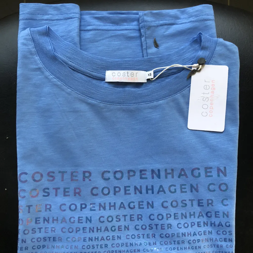 T-shirt från Danska Coster Copenhagen  Ny med prislappen kvar  Storlek XS . T-shirts.