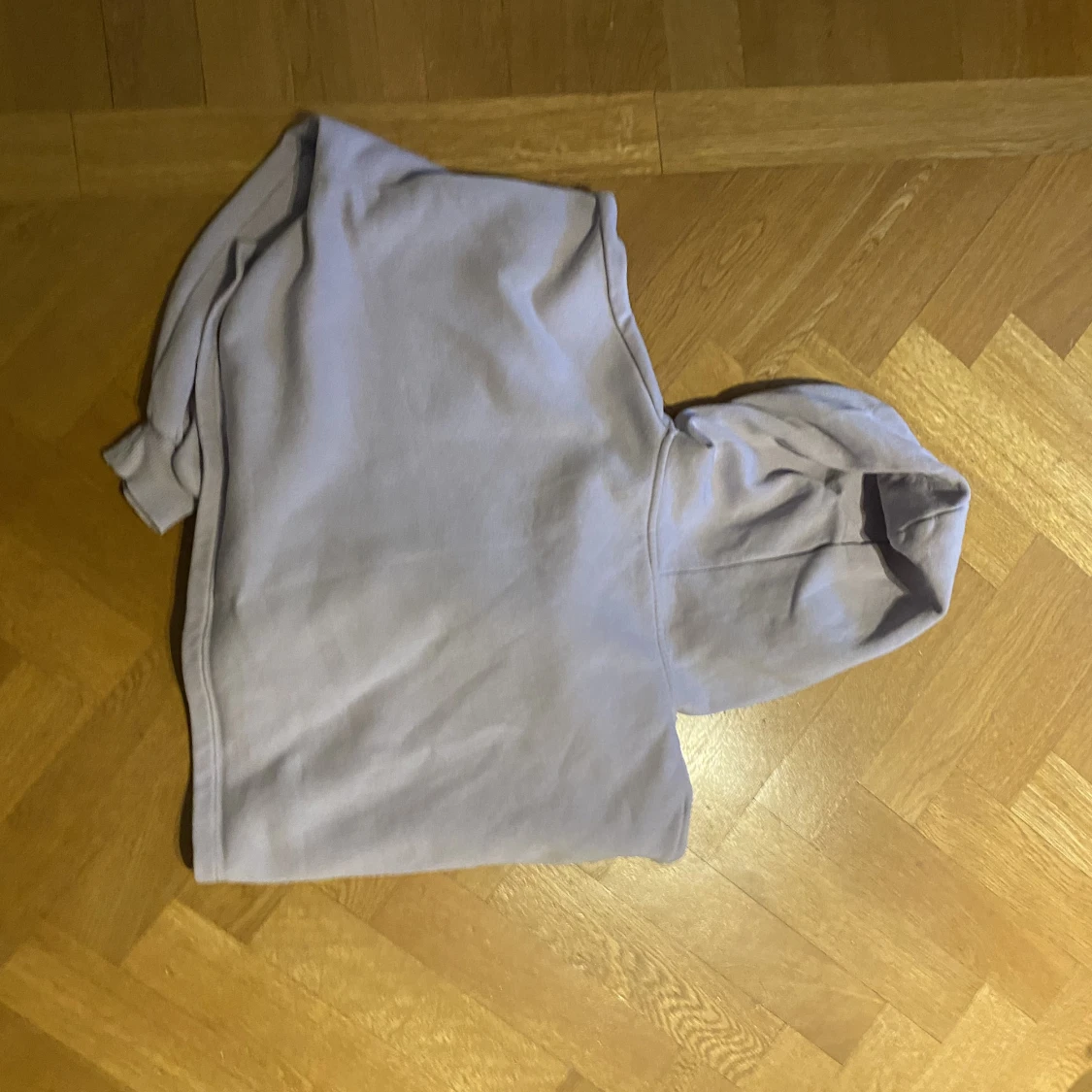 lila kort hoodie från Gina tricot  - 91