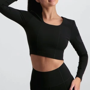 Långärmad topp - Långärmad träningstopp från Aimin. Använd enstaka gånger och i bra skick. 