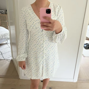 Helt oanvänd klänning från Nelly  - Helt oanvänd klänning från Nelly❤️prislapp kvar 