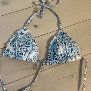 Bikini - Världens finaste och sötaste bikini överdel !! Så fin när man är brun under sommaren!!💋💋🤩🤩