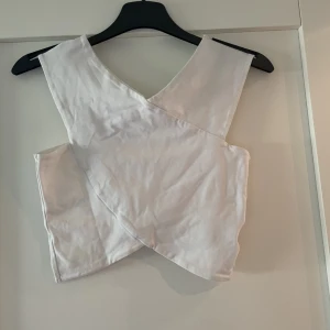 Topp - Skrynklig då den legat nerpackad men tvättas givetvis en gång extra innan köp. 