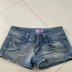 Vintage low waist shorts