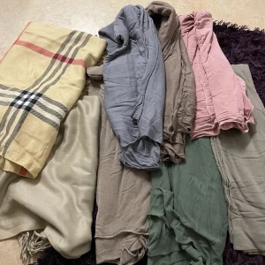 Slöjor  - Säljs alla tillsammans pågrund av ej används 