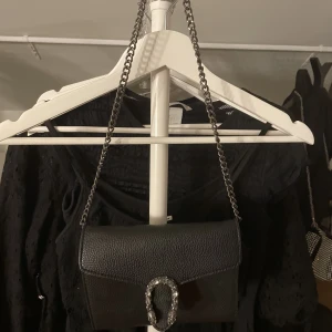 Söt väska - Går även att ha bandet långt