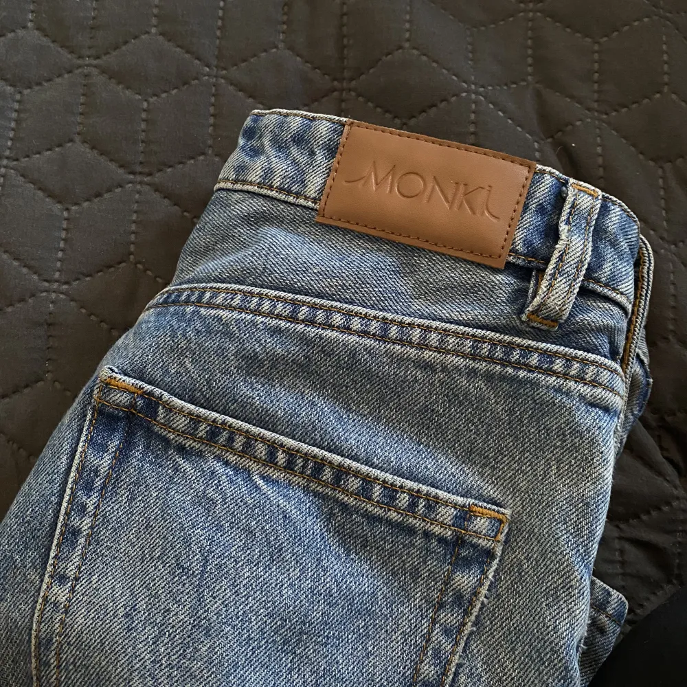 Otroliga jeans från Monki, tyvärr för små för mig. Jeans & Byxor.