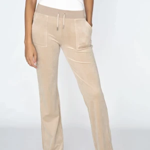 Juicybyxor  - Säljer mina juicybyxor eftersom jag inte får någon andvändning för dom längre❤️