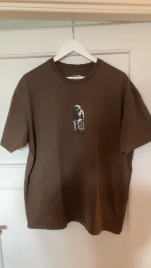 Polar T-shirt  - Säljer denna knappt använda Polar T-shirt. Storlek L