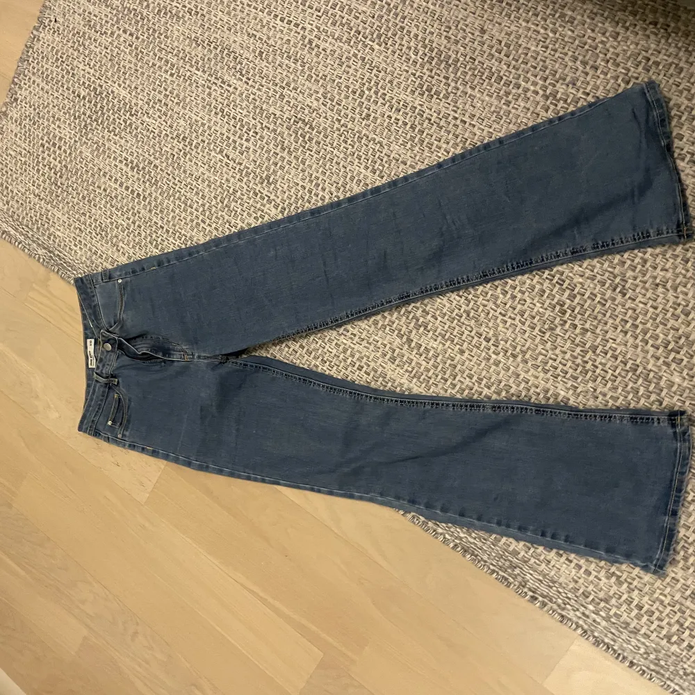 Stretchiga Bootcut jeans från Cubus, aldig använda. Stl S. Jeans & Byxor.