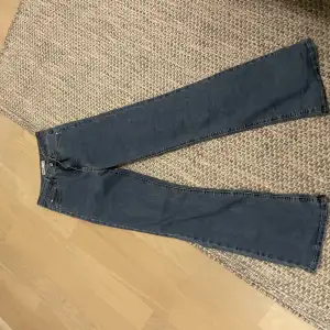 Stretchiga Bootcut jeans från Cubus, aldig använda. Stl S