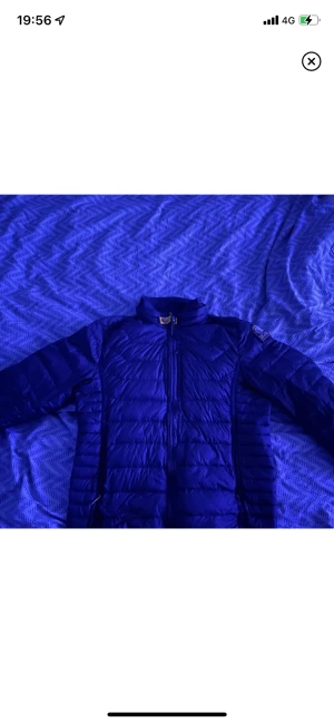 Parajumper jacka - Den är i bra skick Storlek XL, passar L-XL 