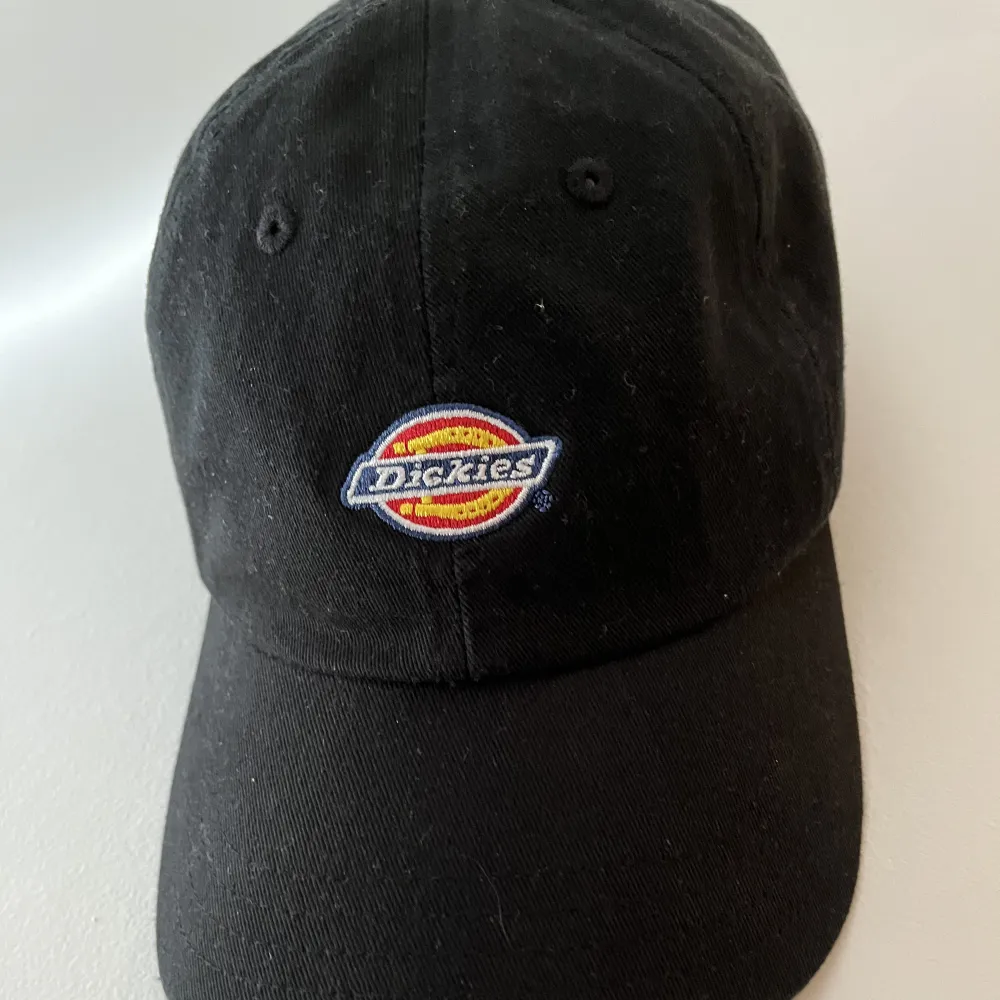 Dickies keps svart, one size. Aldrig använt den . Övrigt.