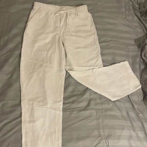 linnebyxor  - linnebyxor från HM med vida ben & bra skick. skriv för mer bilder☺️