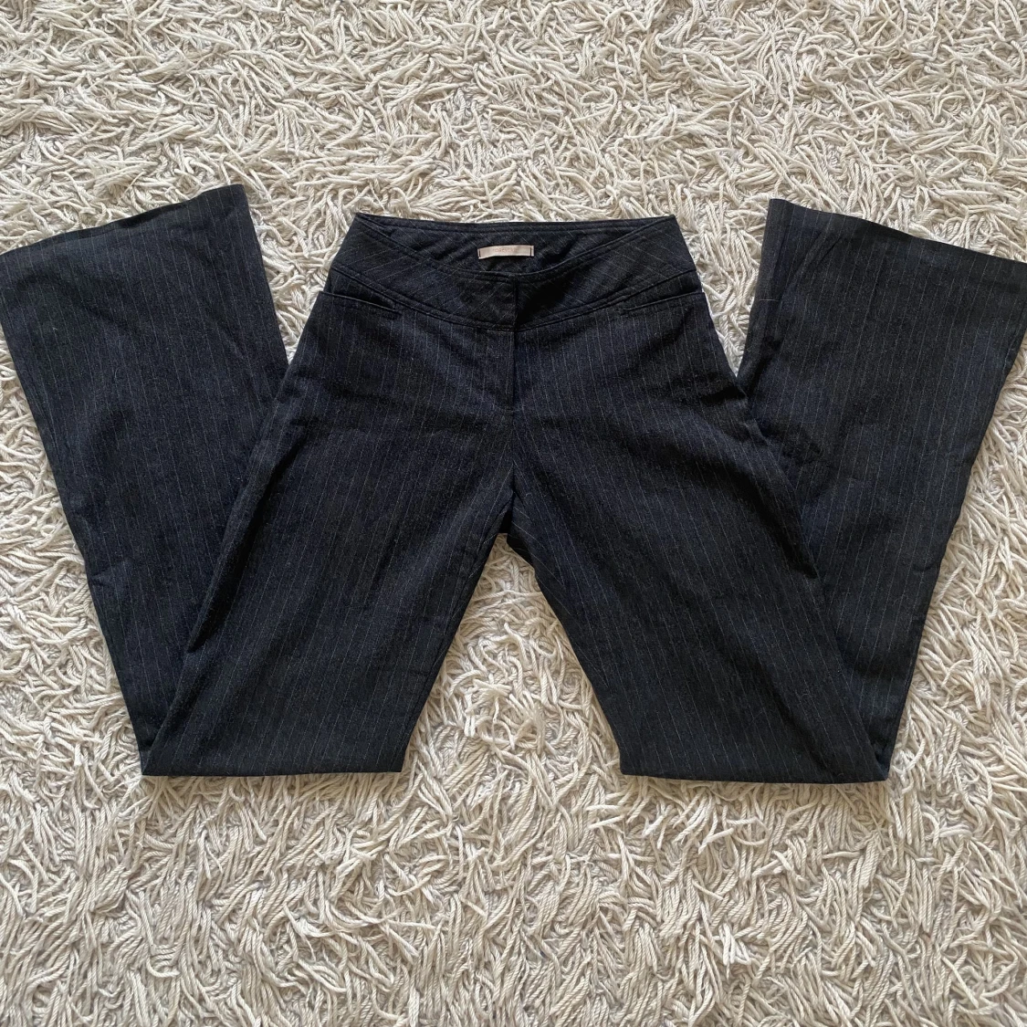 Lågmidjade randiga kostymbyxor