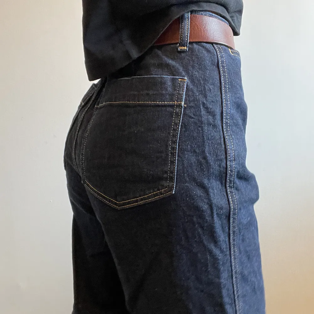 Mörk blåa Jeans från GAP. Font skick! HIGH RISE WIDE-LEG CROP WIDE-LEG 3/4 TAILLE HAUTE . Jeans & Byxor.