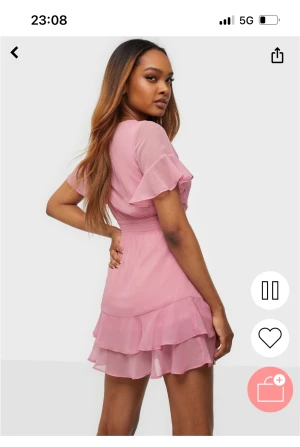 Klänning - Superfin sommarklänning, aldrig använd och lappen kvar💞 Nypris 499 och helt slutsåld💞  Använd gärna köp nu!