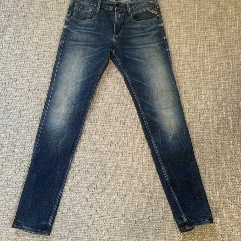 Säljer ett par snygga replay jeans som inte kommer till användning.. Jeans & Byxor.