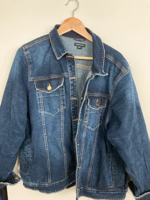 Jeansjacka  - Jättesnygg jeansjacka 