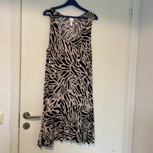 Tunika/klänning - Sparsamt använd. Hämtas i Malmö. Ska den skickas får köparen stå för frakten.