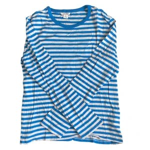 Monki tröja - Långärmad tröja från monki, inga skador eller fläckar