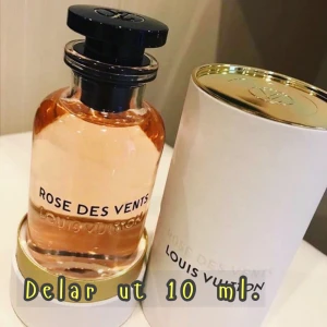 Louis Vuitton Rose des vents parfym  - Säljer nu en LV parfym som jag delar ut från stora flaskan till en 10 ml flaska. Enkel att använda med sprejen och kan ta med under resan.   Nypris : 3450kr   Rose des vents är en av de topplistan som doftar otrolig gott! Sommaren är närma sig ,Missa