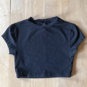 Croptop från ASOS - Croptop från Asos, passar strl XS-S