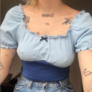 snövit/cinderella-vibe tröja - så gullig tröja som har en snövit/cinderella-vibe med puffärmar🥀🍎 Skriv för mer info (bilder/mått) 🫶🏼