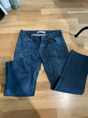 Lågmidjae jeans  - Lågmidjade jeans utan defekter 