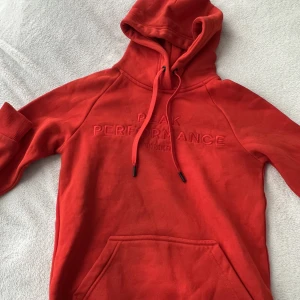 Peak performance hoodie  - I mycket bra skick men passar mig tyvärr inte längre