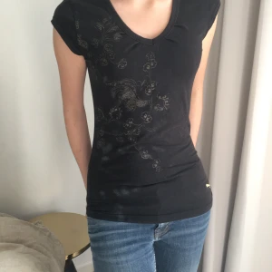 Y2k topp - Supersöt y2k topp från puma, funkar även som träningstopp. Strl S❤️❤️❤️❤️ så snygg!!’