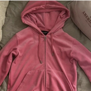 Juicy Couture tröja - Juicy Couture zip up i ny skick, pris går att diskutera💞