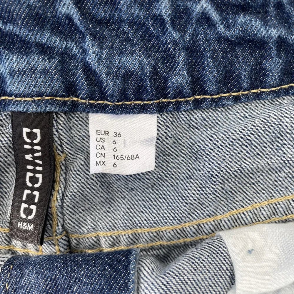 Jeans kjol från hm! Storlek 36. 50kr plus frakt 💕. Kjolar.