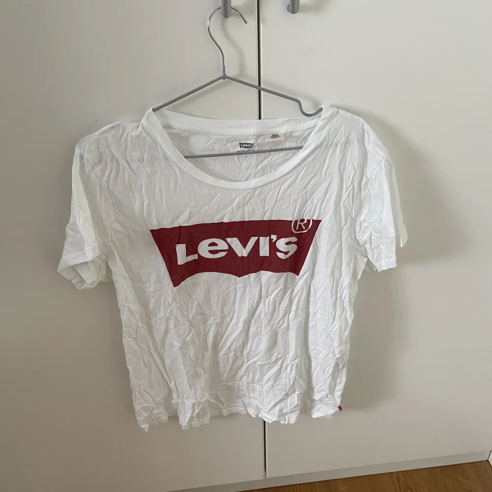 Levis t-shirt - Storlek L - Köparen betalar för frakt - Inga returer - Betalning via köp direkt . T-shirts.