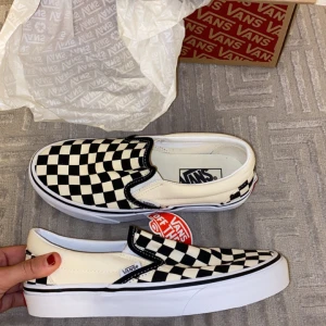 Vans skor - Helt nya vans skor , endast testade . Säljer då jag beställde fel storlek 