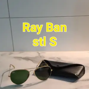 Hej! Ray Ban solglasögon, pilot, gröna klassiska glas, bra skick lite använda. Pris: 230:-