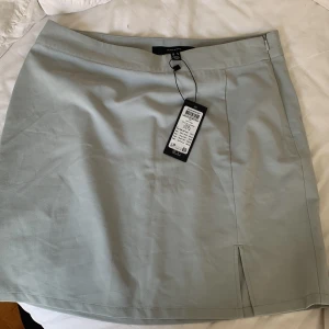 Minikjol  - Minikjol oanvänd från veromoda. 